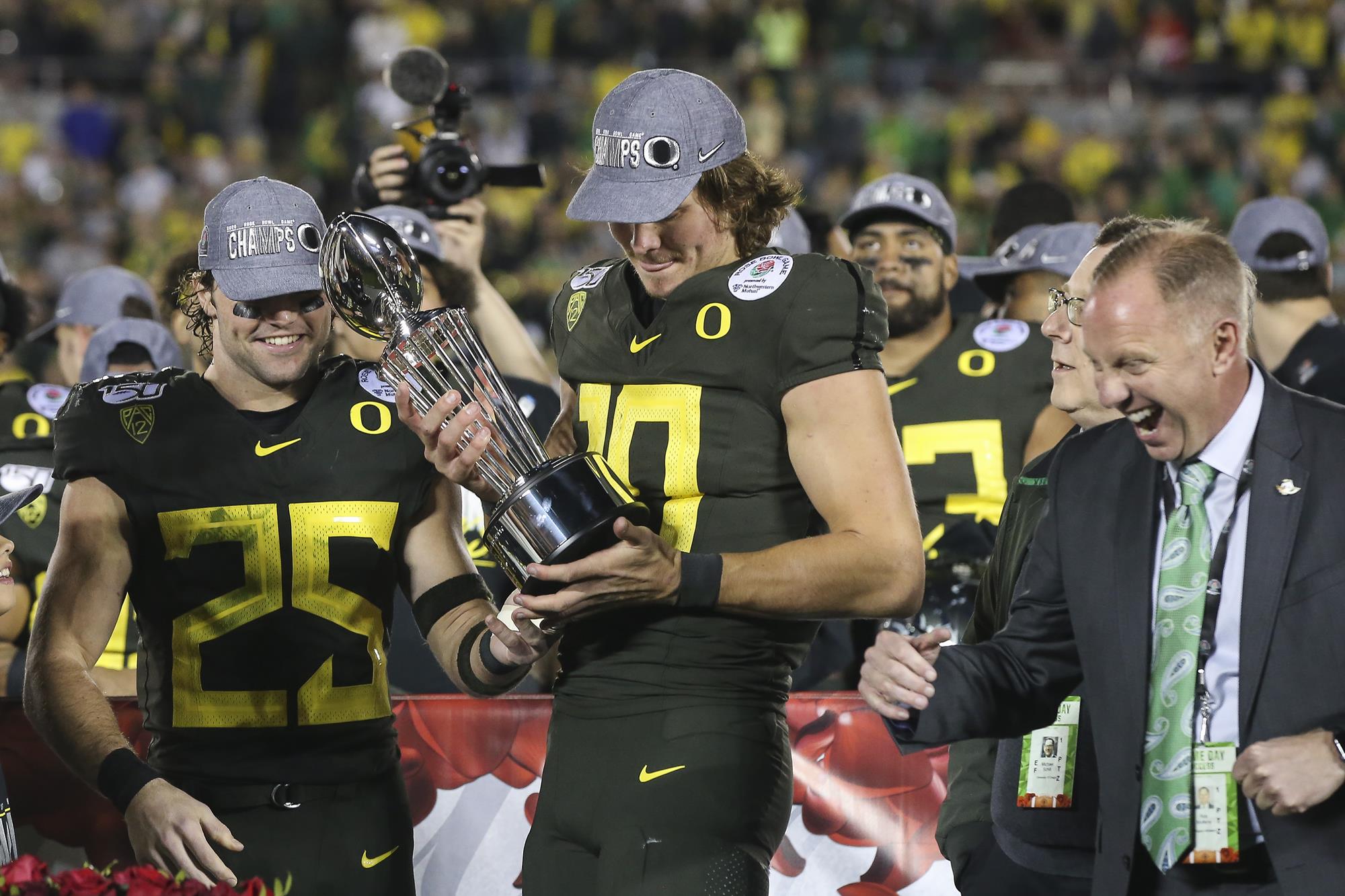 Unlike last season, Justin Herbert finishes off nonconference portion of  Oregon's schedule looking sharp - The Athletic